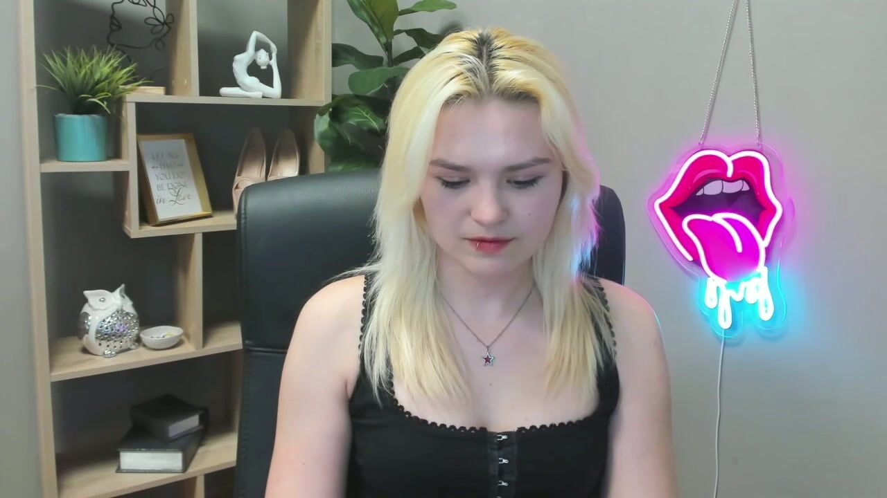 Lilysweetxo chat cam porn 15 April 2026