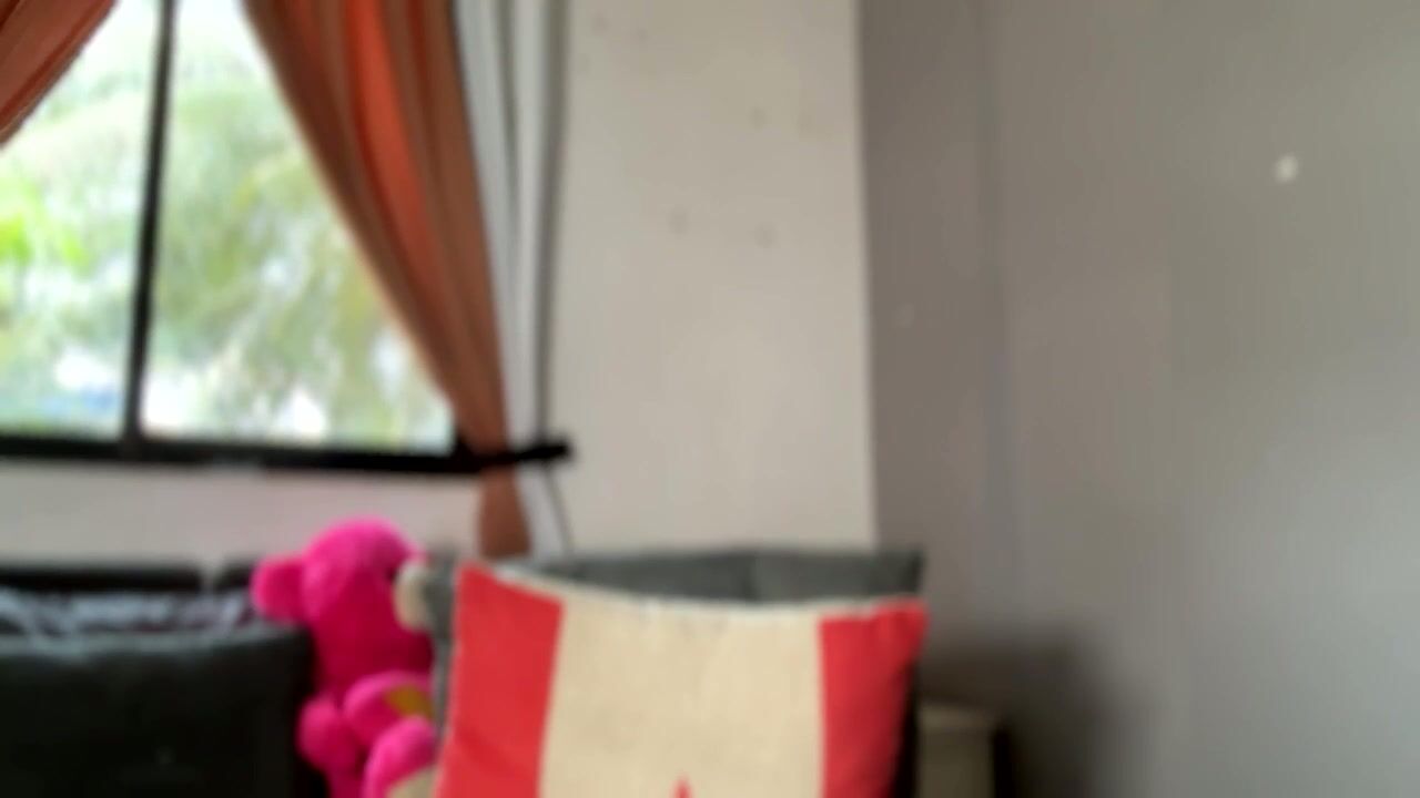 caroline_east live webcam show 13-Apr-26