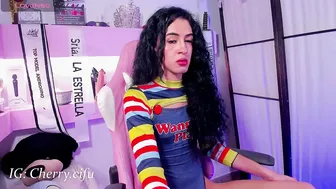 Dayanahill2 posing on cam 04-14-2026