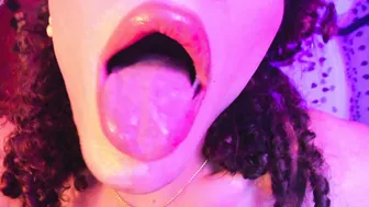 Lucianromeo17 on webcam - 13 April 2026