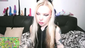 Pinkslobber posing on cam 04-14-2026