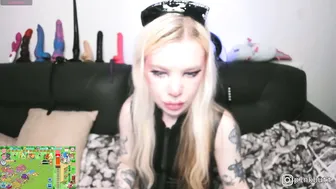 Pinkslobber posing on cam 04-14-2026