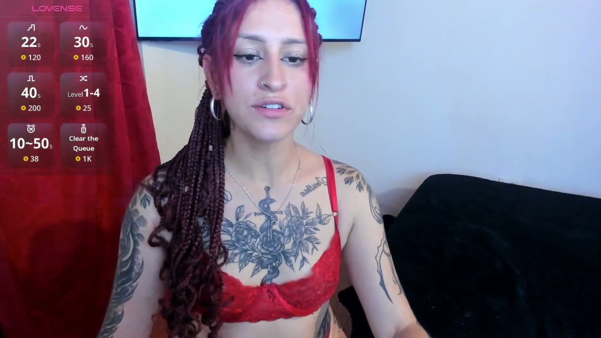 Sofi_f_w posing on cam 04-16-2026