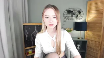 Elliup biglips live webcam show