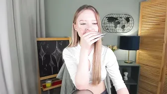 Elliup biglips live webcam show