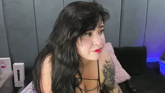 victoria_rossy_ bigboobs posing on cam