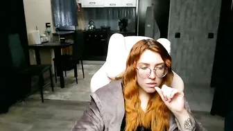 reginasmilee redhead live webcam show