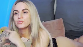 Foxy_kimmi webcam show 04/18/2026