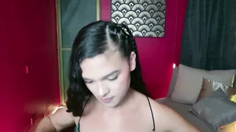 Maravelvett posing on webcam 04-19-2026