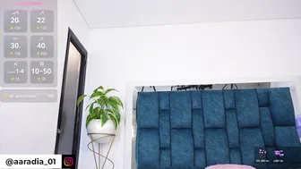 Aradia_01 young posing on webcam