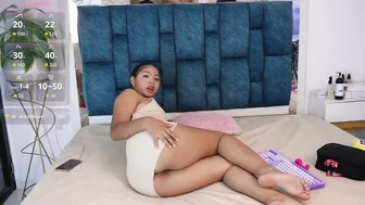 Aradia_01 young posing on webcam