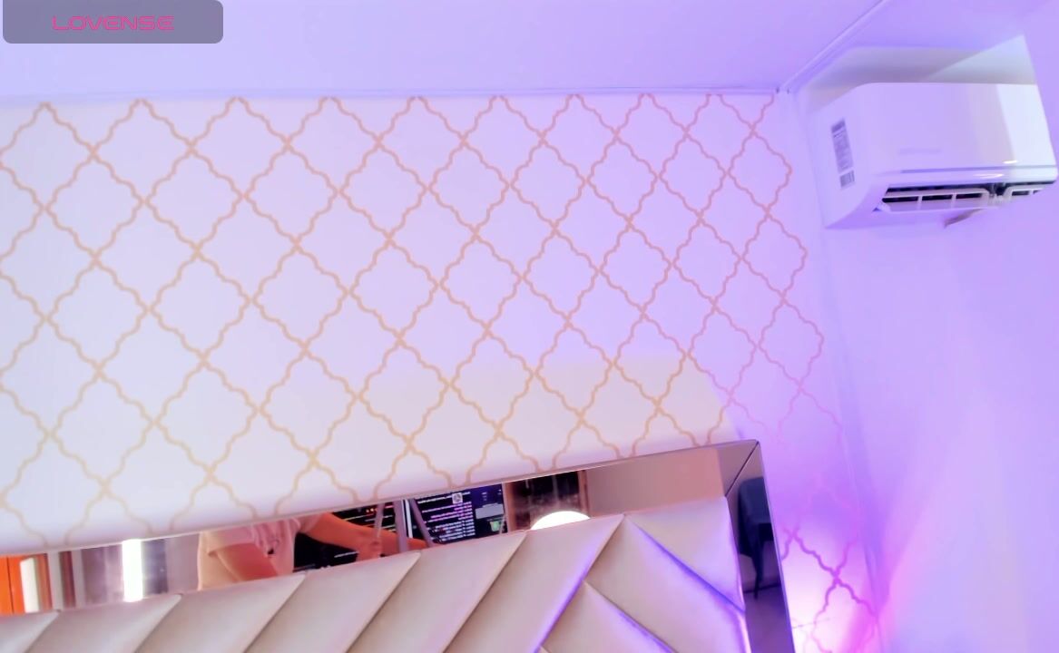 Lolaa_evans hot webcam video 21 April 2026