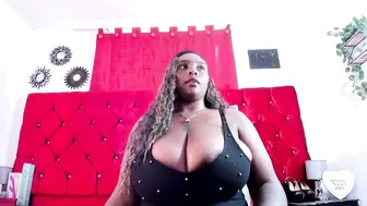 Harleyevaans bigpussy posing on webcam