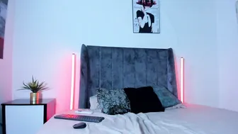 cloy_areo anal naked