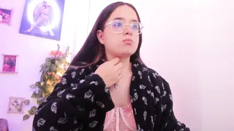sweet_model21 smalltits - 04-22-2026