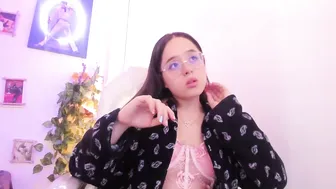sweet_model21 smalltits - 04-22-2026