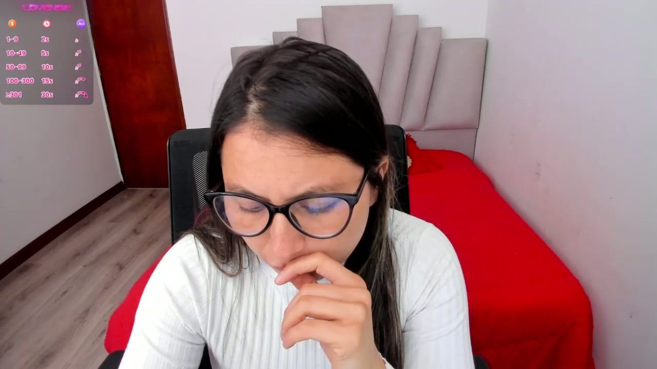 samantha__wilson cam porn video posing on webcam