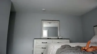 Surecakes webcam video (04-22-2026)