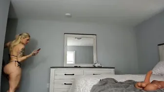Surecakes webcam video (04-22-2026)