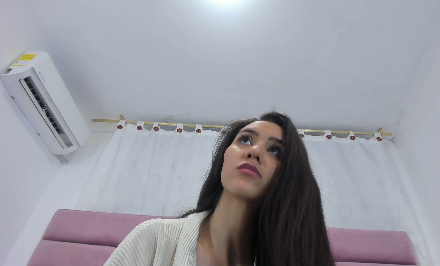 miajhonsonx webcam chat 22 April 2026