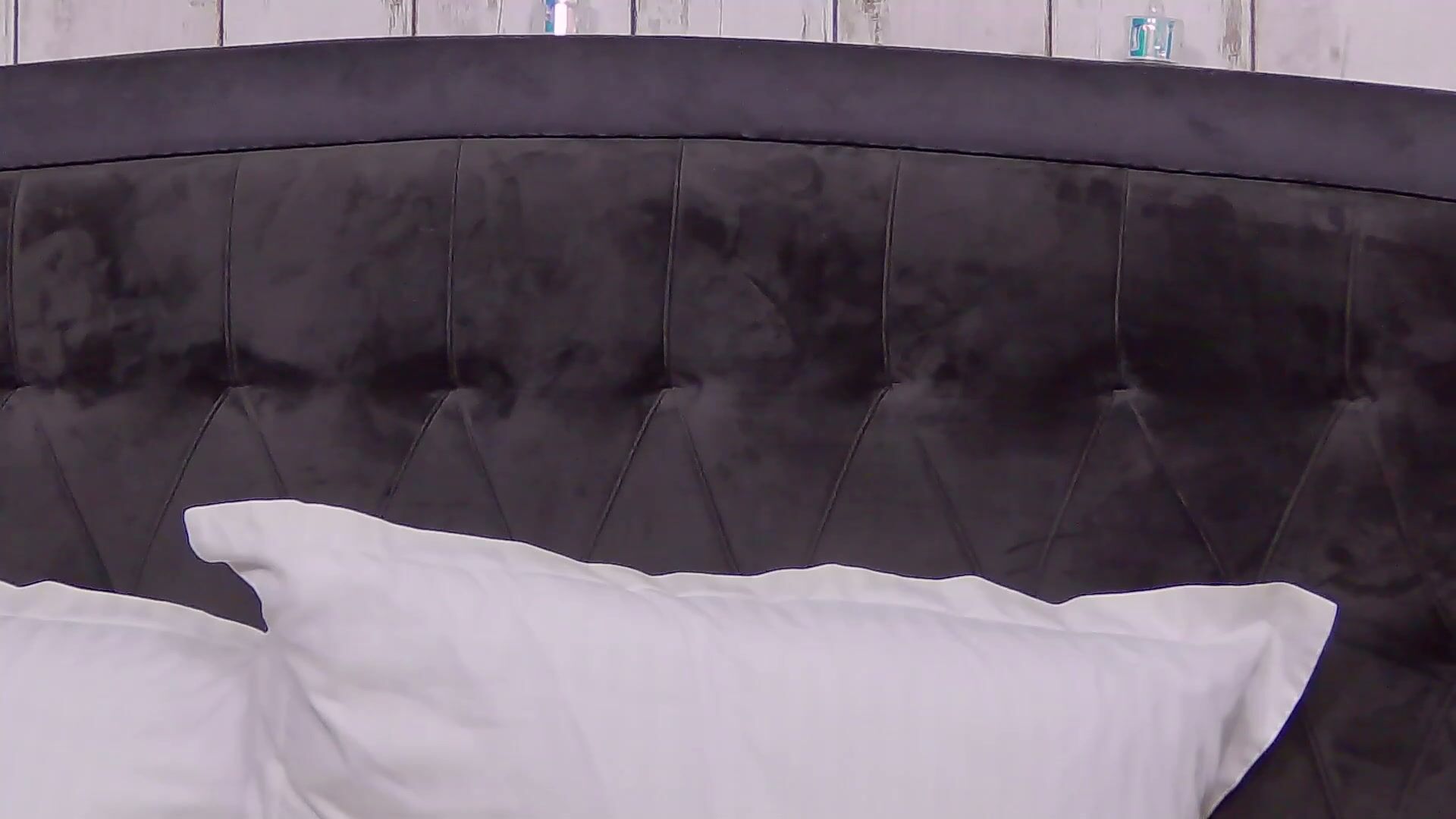 sweetanisia naked on cam - 04-23-2026