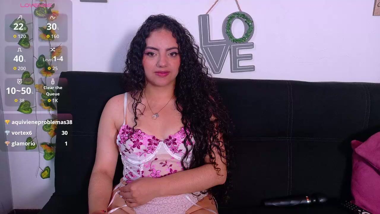 emiily_curly cam xxx 04-23-2026