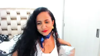 Emperatriztapia posing on webcam (04-24-2026)