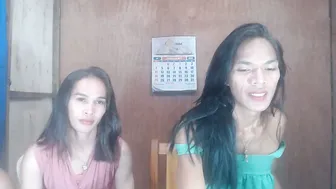 ur_chrizzy_fav naturalpinay posing on webcam