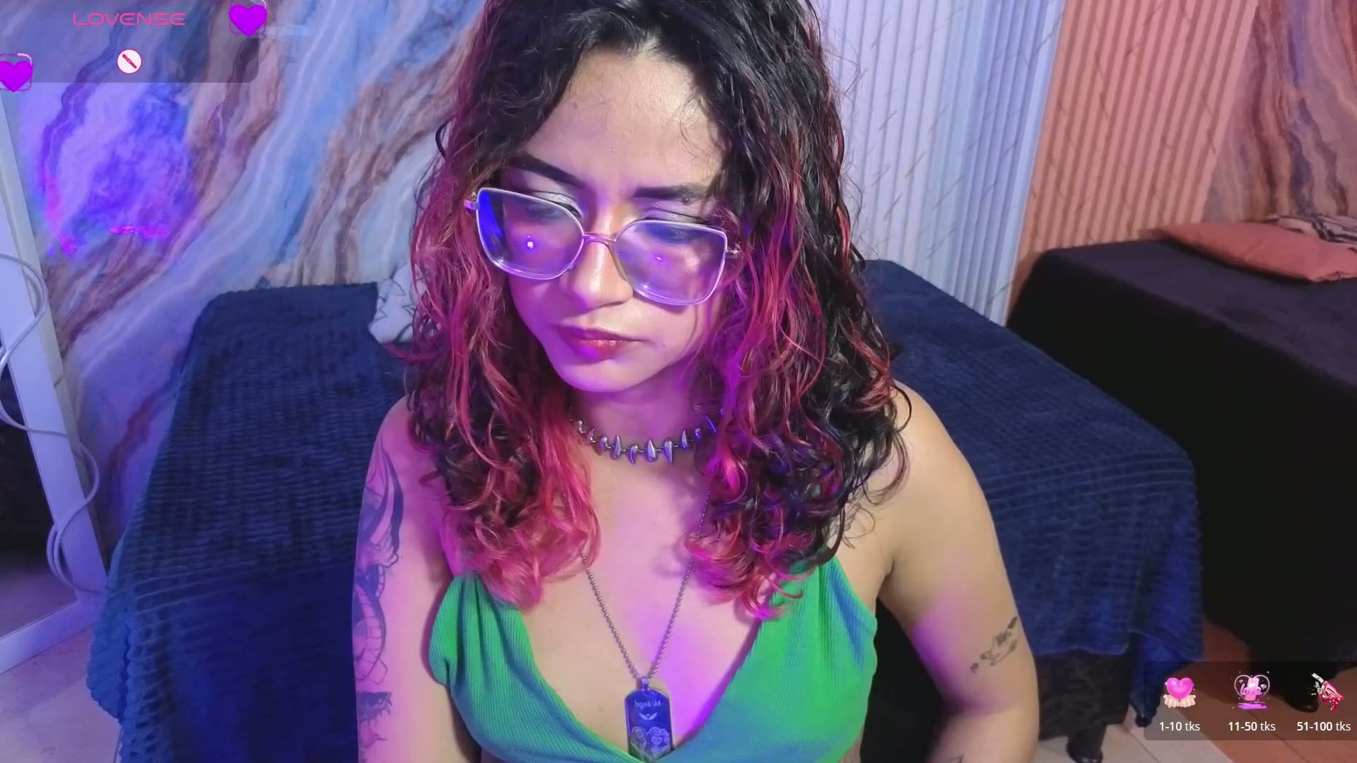 kristen_tay on live cam (04-25-2026)