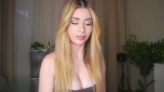 holayoula recorded nude video 930365