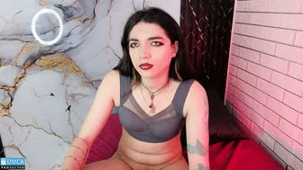 Maevekuro nude 25 April 2026