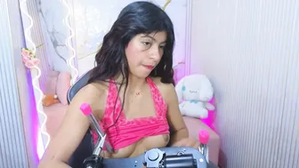 sandyy_tay live on cam posing on webcam