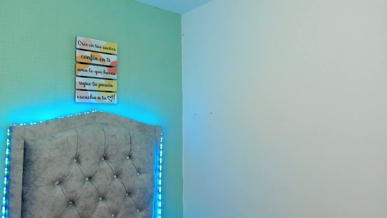 Sharonblake5 posing on webcam 25-Apr-26