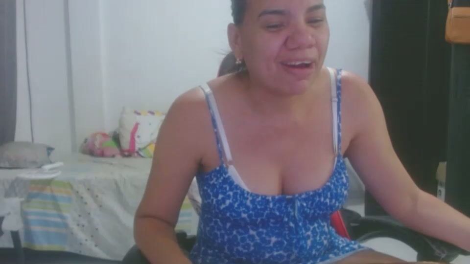 Ariannaloovel latina on webcam