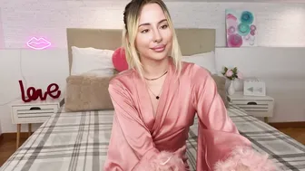 bella_crazyy blonde 04-27-2026