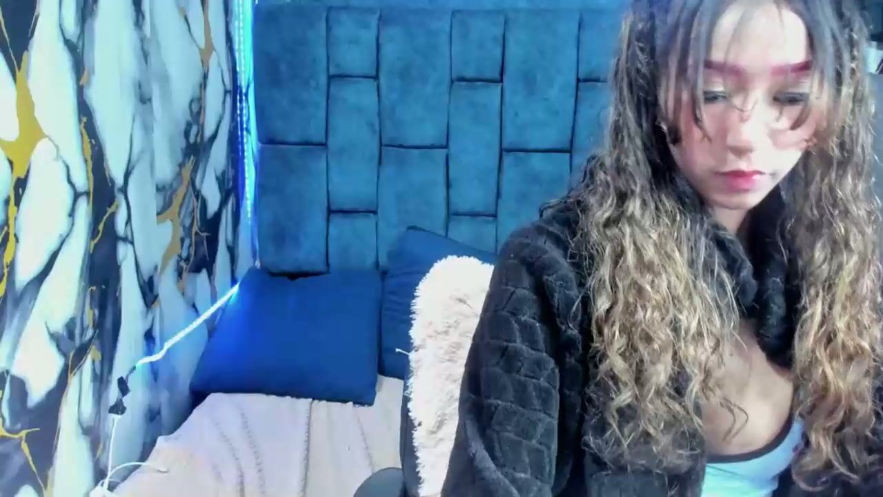 Valentinaklean1 nude posing on cam