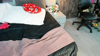 yiyisandoval petite - 27 April 2026