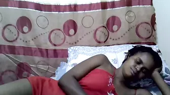 Beib_ria ebony posing on webcam