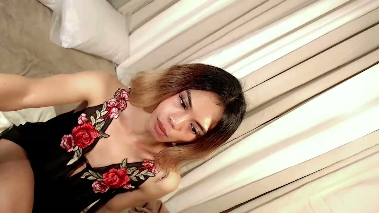 skinnytrans69 live webcam show (04/27/2026)