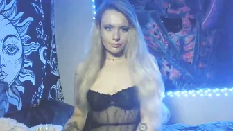 devyn_winter naked on cam 28 April 2026