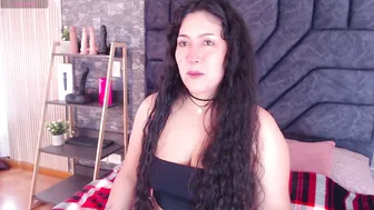 secrets_kinkyy posing on webcam 09 July 2025