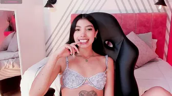 tiffany_low on webcam - (04-30-2026)
