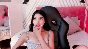 tiffany_low on webcam - (04-30-2026)