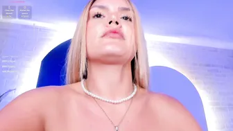 rossirivers naked on cam 01 May 2026