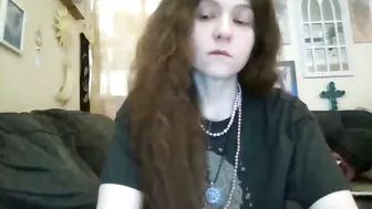 queencrimsonlvx naked on cam 05/02/2026