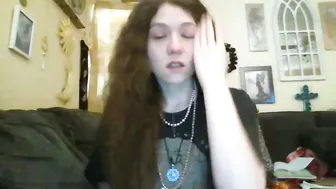 queencrimsonlvx naked on cam 05/02/2026