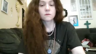 queencrimsonlvx naked on cam 05/02/2026