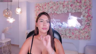 arianadumont (05/02/2026) posing on webcam