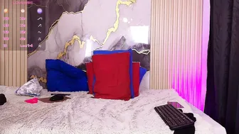 zoe_aitanaa mature on live cam