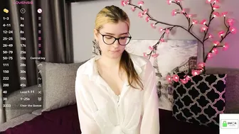 flouredfix posing on cam 05-04-2026